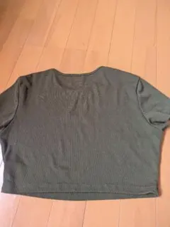更に見て値下げSHEIN オリーブ クロップドTシャツ