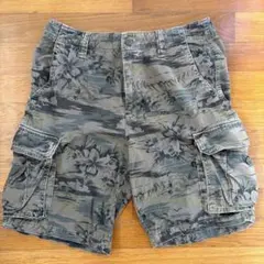 OLD NAVY カモフラージュ アイランドデザイン　ハーフパンツ32サイズのサムネイル