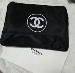 新品未使用ノベルティシャネルCHANEL黒クッションポーチチャームログ付送料無料