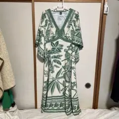 花柄・鳥柄 Vネックワンピース ホワイト/グリーン