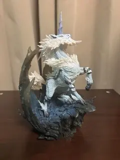 モンスターハンター ジンオウガ フィギュア 雷狼竜 LED点灯 特大サイズ