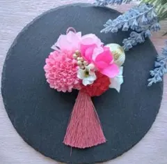 ローズピンクのピンポンマムと紫陽花とタッセルの髪飾り　ヘアクリップ