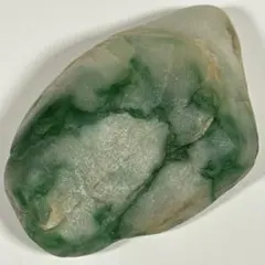 ［トロッとした質感の海石　ロウカン質の緑色］　糸魚川翡翠海石59g ヒスイ トロッとした質感の海石 ロウカン質の緑色］ 糸魚川翡翠海石59g ヒスイ