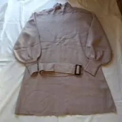 ベージュ ハイネックニット バルーンスリーブ