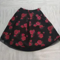 薔薇柄膝丈スカート