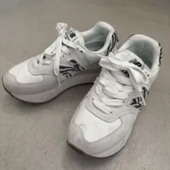 New Balance ホワイト スニーカー　23cm