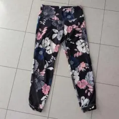 OLD NAVY フローラルヨガパンツ Mサイズのサムネイル