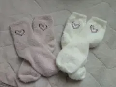 新品　レディース　ハート柄ふわふわソックス ピンクとアイボリー　　2足まとめ売り