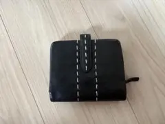 MONO COMME CA 黒の二つ折り財布 白いステッチのサムネイル