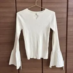 ベルスリーブリブ編みホワイト長袖トップス