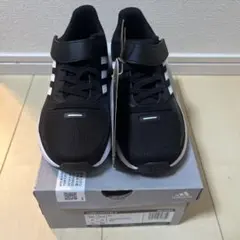 adidas スニーカー　19cm