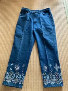 刺繍　ブルー　デニムパンツ　センタープレス　花