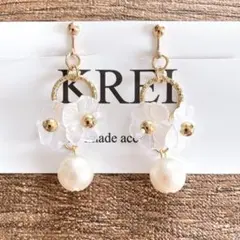 【３7】ハンドメイドコットンパールフラワーイヤリング（イヤリングのみ）