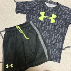 Under Armour Tシャツとショートパンツセット