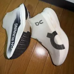 【美品】On Cloudboom Strike LS 24cm