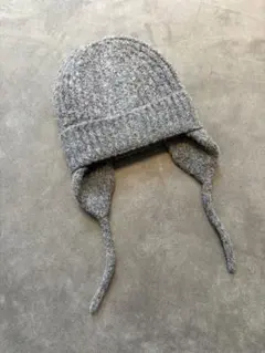 キッズ　グレー 耳あて付き ニット帽