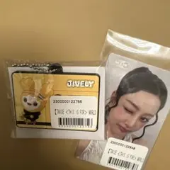 TWICE ジヒョ オンラインくじ　ステッカーとチャームのサムネイル