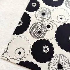 コットン生地【COTTONこばやし】う早この布／ベージュ地＆大輪のダリヤ柄・黒