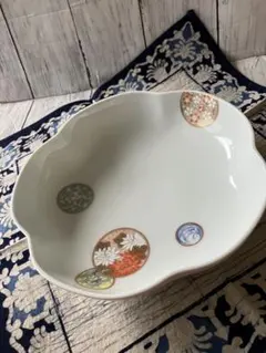 【未使用/美品】深川製磁 寿赤絵 鉢皿　金彩手毬　梅型　６号鉢のサムネイル