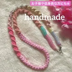 32❁カラフルなマクラメスマホショルダー❁ ハンドメイド　マカロンブラウン