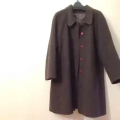 茶色ボタンひざ丈コート