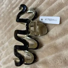 【新品】定価1,760円 ヘアアクセサリー バレッタ ウエーブ ブラック