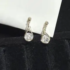 エレガントなクリスタルドロップ　樹脂　イヤリング