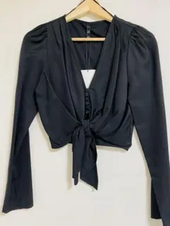 クロップド丈トップス