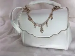 axes femme ホワイト ショルダーバッグ チェーン付き