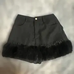 黒いファー付きタイトスカート インパンあり