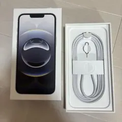 iPhone 16e 箱と充電ケーブル