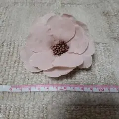 花型ブローチ 薄いピンク