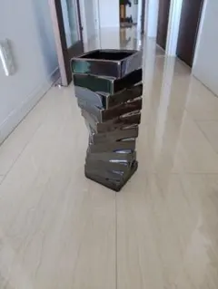 ツイストデザイン 陶器製 フラワーベース 花瓶のサムネイル