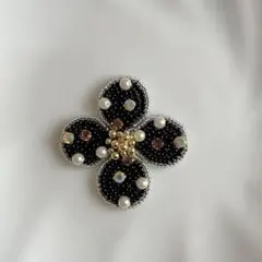 black パール フラワー　ブローチ　ビーズ刺繍