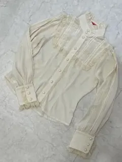 ピンタックブラウス