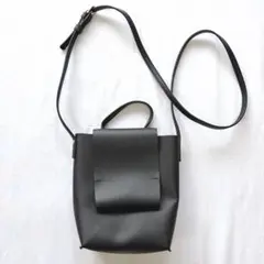T.S.L フラップショルダーバッグ ブラック ミニポシェット レザー調のサムネイル