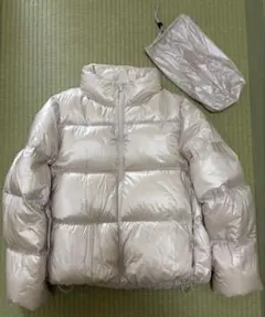 ユニクロ　ウルトラライトダウンジャケット 収納袋付き
