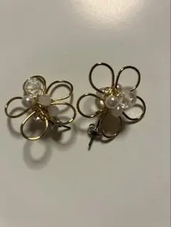 花型ピアス 金色 パール クリスタル