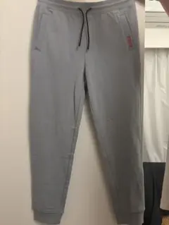 ヒューゴボススウェットパンツ