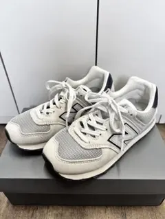 23.5cm ニューバランスU574 オフホワイト&グレーカラーのサムネイル