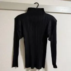 ISSEY MIYAKE PLEATS PLEASE トップス、ブラック - メルカリ