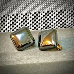 ブラックシルバースクエア型イヤリング　約1.5cm×約1.5cm 重さ約8.5g