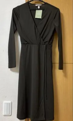 未使用品　H &Mダークグリーン　長袖ワンピース　XS ドレス　薄手