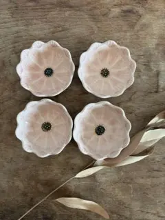 小鉢　花型　美濃焼　４個セット　ピンク