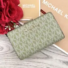 《新品》MICHAEL KORS 折り財布　グリーン　シグネチャー レザー