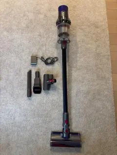 Dyson Cyclone V10 Fluffy本体 スタンド付き - メルカリ