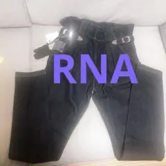 RNA アールエヌエー デニム　スキニーパンツ 新品未使用 タグ付きのサムネイル