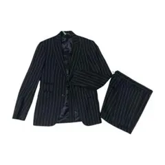 黒と白のストライプ カジュアルスーツ