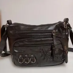 ブラック　大容量 レザー 斜めがけ 肩掛け ショルダーバッグ ポケット多い