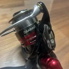美品　２０１３ AEGIS ２００４スピニングリール 黒/赤のサムネイル